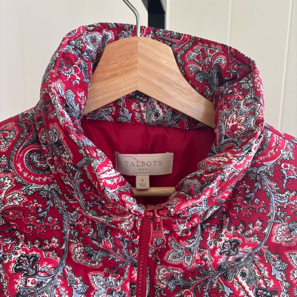 Talbots Women’s Small Red Paisley Down Filled Full Zip Outdoor Puff Puffer Vest
